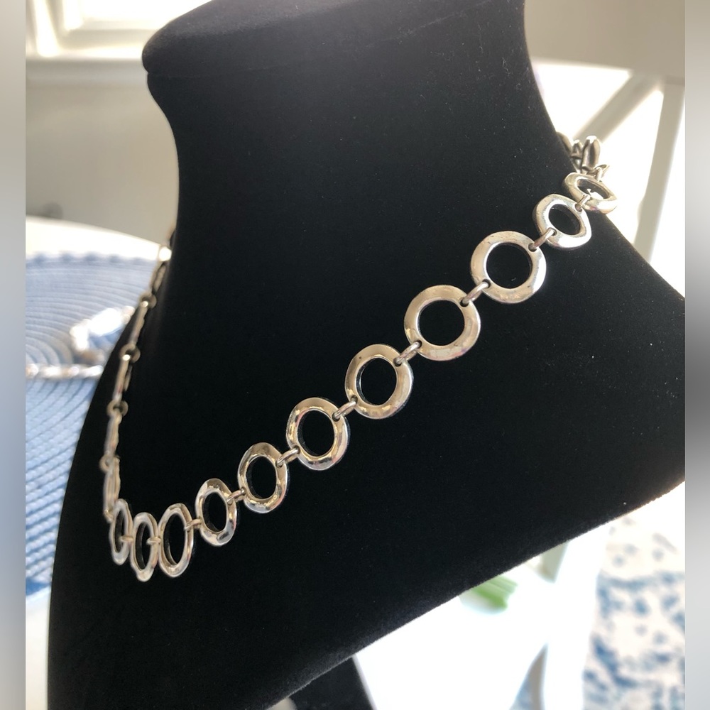 Liz Claiborne Silver Tone Circle Links Necklace - Picture 4 of 6